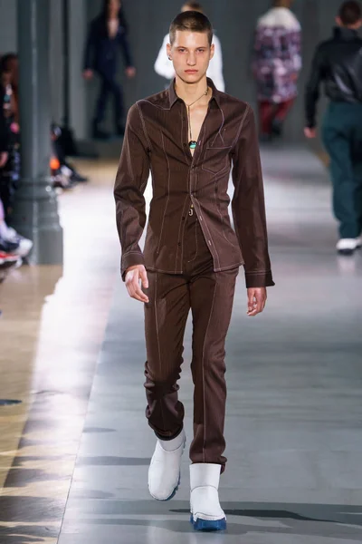 Look 17